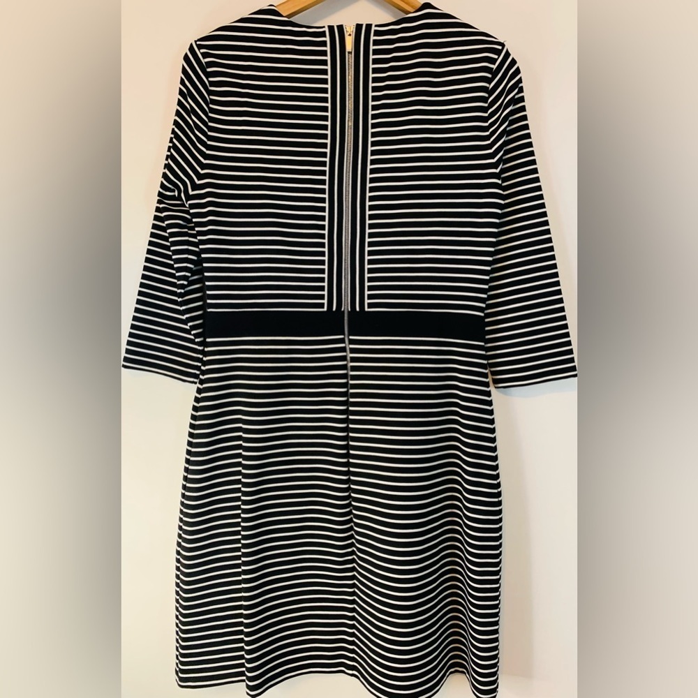 Karen Millen Black and White Stripe Knit 3/4 Sleeves Back Zip Dress NWT SZ 10! - Picture 2 of 9